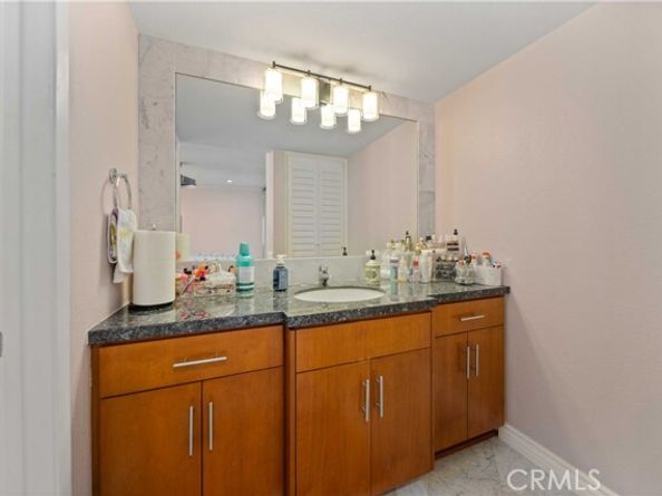 21930 Marylee Street 94, Woodland Hills (los Angeles) CA 91367