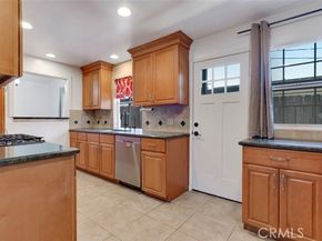 18027 Hatton Street, Reseda (los Angeles) CA 91335