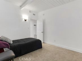 18027 Hatton Street, Reseda (los Angeles) CA 91335