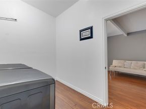 18027 Hatton Street, Reseda (los Angeles) CA 91335