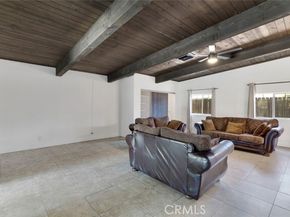 18027 Hatton Street, Reseda (los Angeles) CA 91335