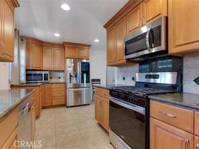 18027 Hatton Street, Reseda (los Angeles) CA 91335