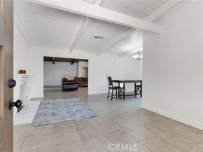 18027 Hatton Street, Reseda (los Angeles) CA 91335