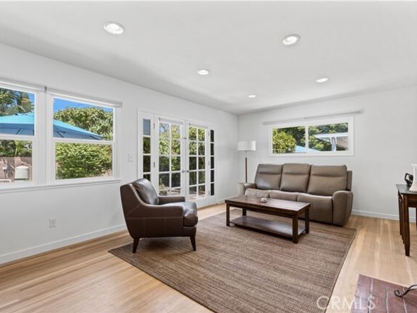 6319 Aura Avenue, Tarzana (los Angeles) CA 91335