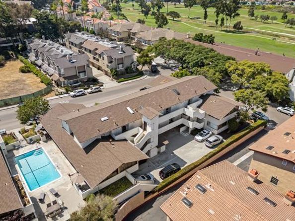 7500 Viejo Castilla Way 9, Carlsbad CA 92009