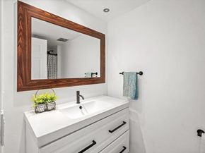 7500 Viejo Castilla Way 9, Carlsbad CA 92009