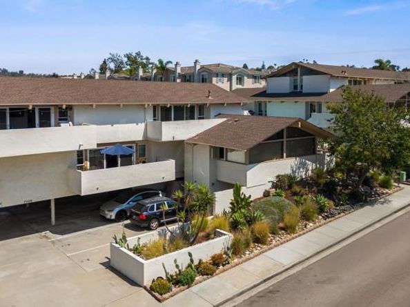 7500 Viejo Castilla Way 9, Carlsbad CA 92009