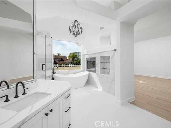 6 Harbor Pointe Drive, Corona Del Mar (newport Beach) CA 92625