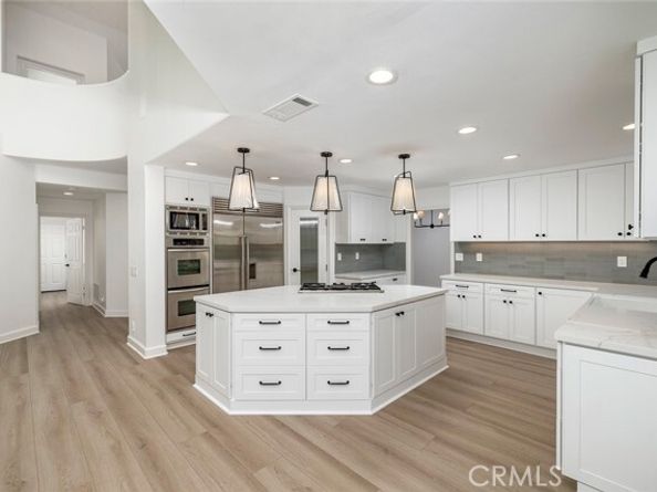 6 Harbor Pointe Drive, Corona Del Mar (newport Beach) CA 92625