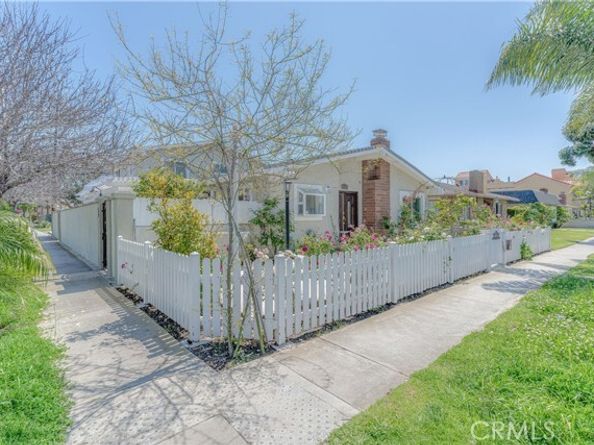 526 17th Street, Huntington Beach CA 92648