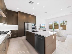 121 Reyes Alley, Lake Forest (el Toro) CA 92630