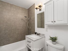 5732 Wilbur Avenue, Tarzana (los Angeles) CA 91356