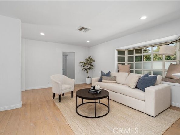 5732 Wilbur Avenue, Tarzana (los Angeles) CA 91356