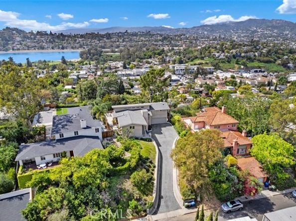 2377 Silver Ridge Avenue, Los Angeles CA 90039