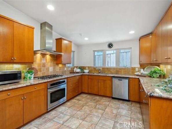 2377 Silver Ridge Avenue, Los Angeles CA 90039