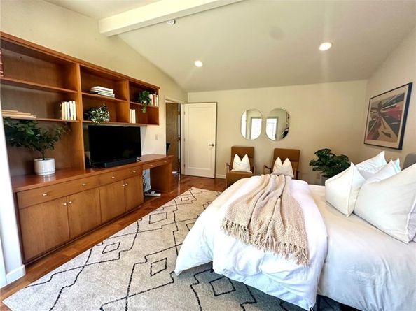 2377 Silver Ridge Avenue, Los Angeles CA 90039