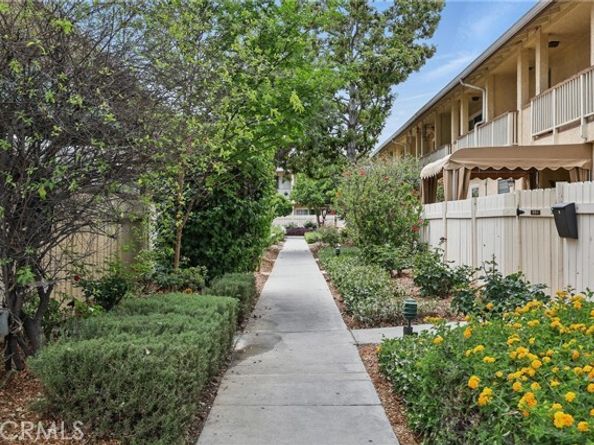 8121 Canby Avenue 4, Reseda (los Angeles) CA 91335
