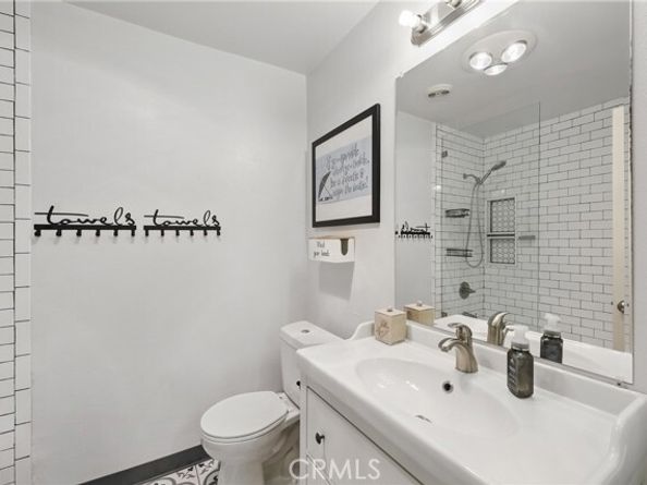 8121 Canby Avenue 4, Reseda (los Angeles) CA 91335