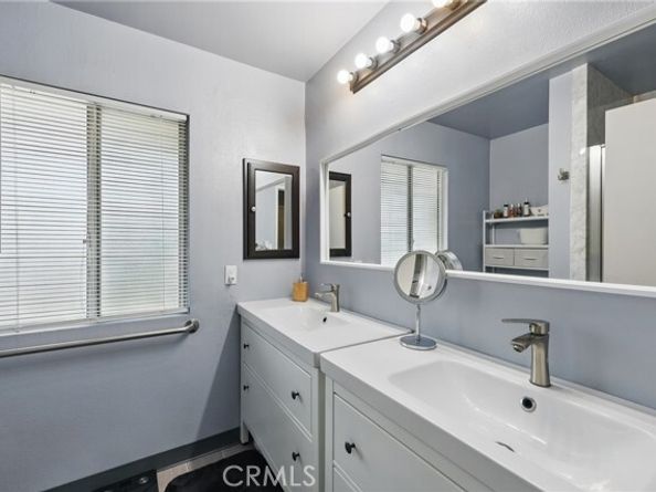 8121 Canby Avenue 4, Reseda (los Angeles) CA 91335