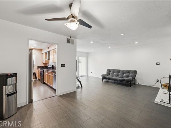 8121 Canby Avenue 4, Reseda (los Angeles) CA 91335