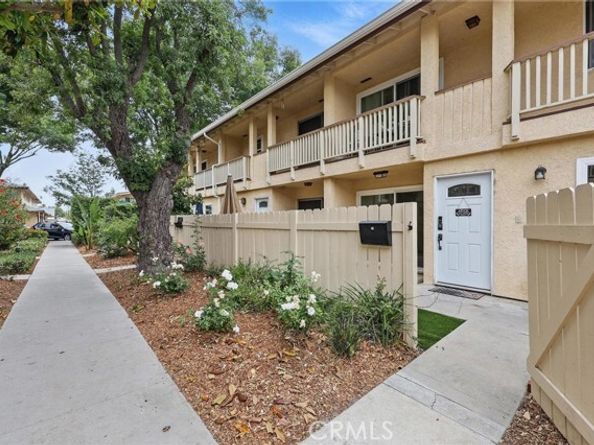 8121 Canby Avenue 4, Reseda (los Angeles) CA 91335