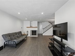 8121 Canby Avenue 4, Reseda (los Angeles) CA 91335