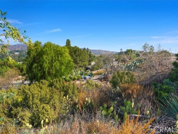 10557 Mahoney Drive, Burbank CA 91040