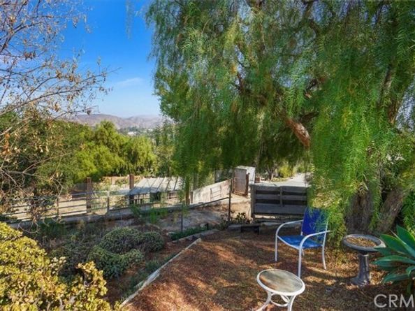 10557 Mahoney Drive, Burbank CA 91040