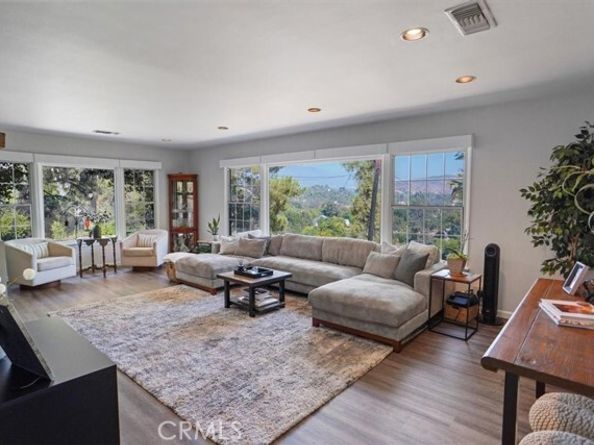 10557 Mahoney Drive, Burbank CA 91040