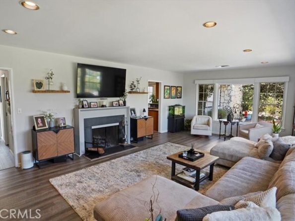 10557 Mahoney Drive, Burbank CA 91040