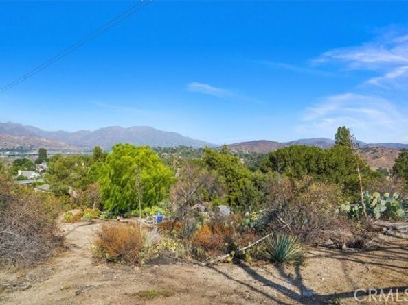 10557 Mahoney Drive, Burbank CA 91040