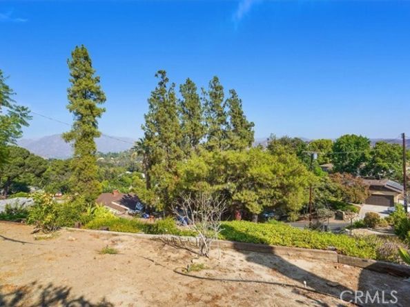10557 Mahoney Drive, Burbank CA 91040