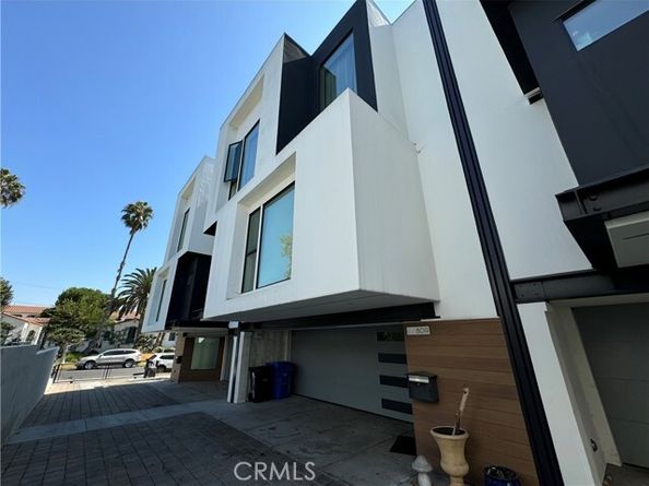809 N Detroit Street, Los Angeles CA 90046