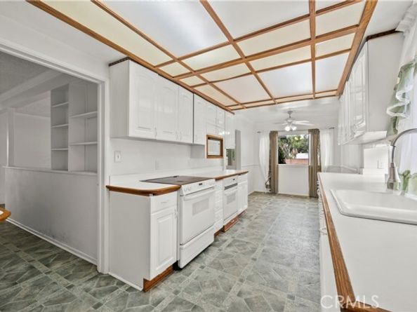 12619 Gladstone Avenue, Sylmar (los Angeles) CA 91342