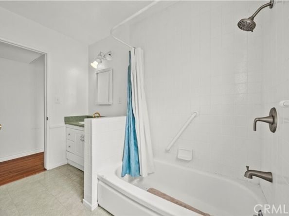 12619 Gladstone Avenue, Sylmar (los Angeles) CA 91342