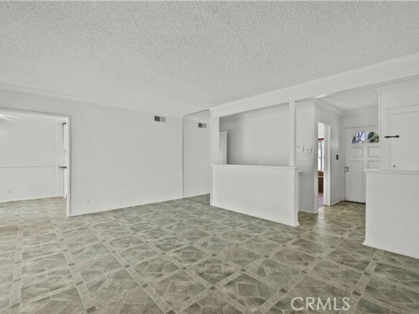 12619 Gladstone Avenue, Sylmar (los Angeles) CA 91342