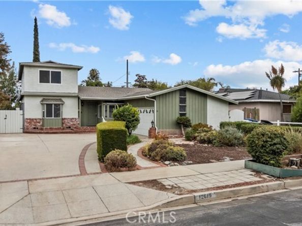 12619 Gladstone Avenue, Sylmar (los Angeles) CA 91342