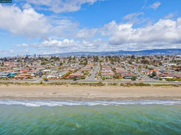 404 Coral Reef Rd, Alameda CA 94501