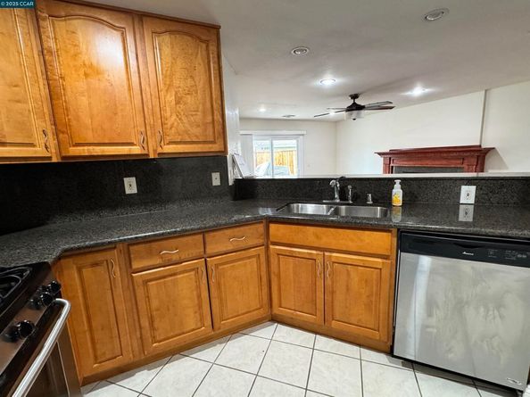 404 Coral Reef Rd, Alameda CA 94501