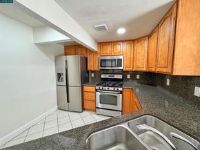 404 Coral Reef Rd, Alameda CA 94501