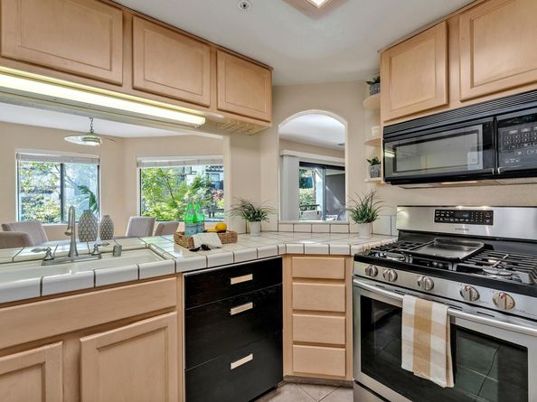 21239 Gary Dr 317D, Hayward CA 94546