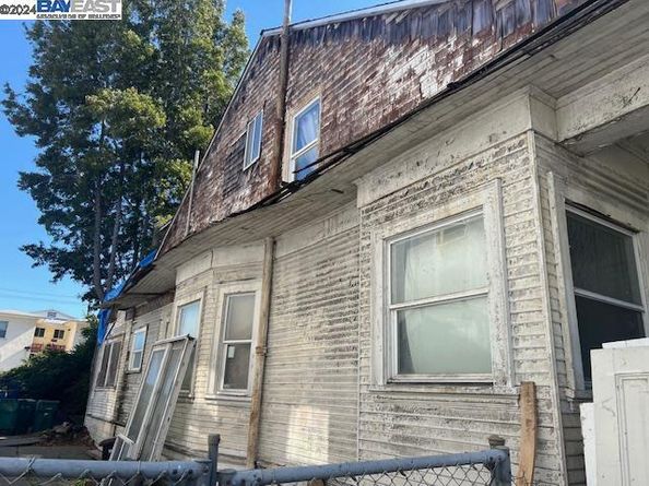 875 56th Street, Oakland CA 94608