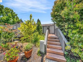 1608 Ashwood Dr, Martinez CA 94553