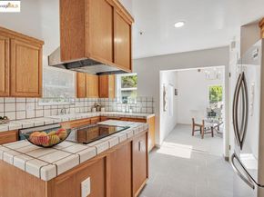 6659 Exeter Dr, Oakland CA 94611