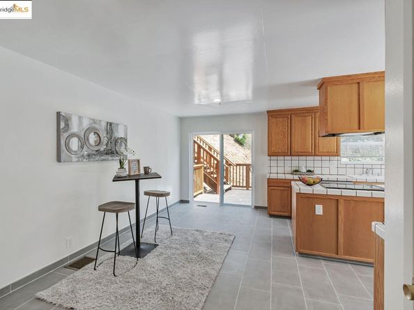 6659 Exeter Dr, Oakland CA 94611