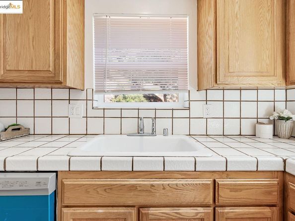 6659 Exeter Dr, Oakland CA 94611
