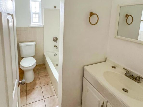 10504 Voltaire Ave, Oakland CA 94603