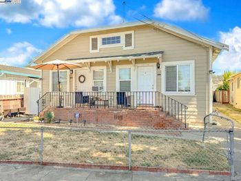 10504 Voltaire Ave