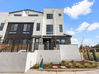997 Harcot Court