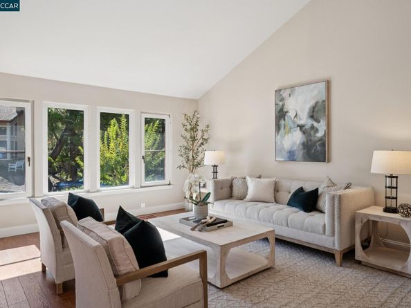 21 Via Barcelona, Moraga CA 94556